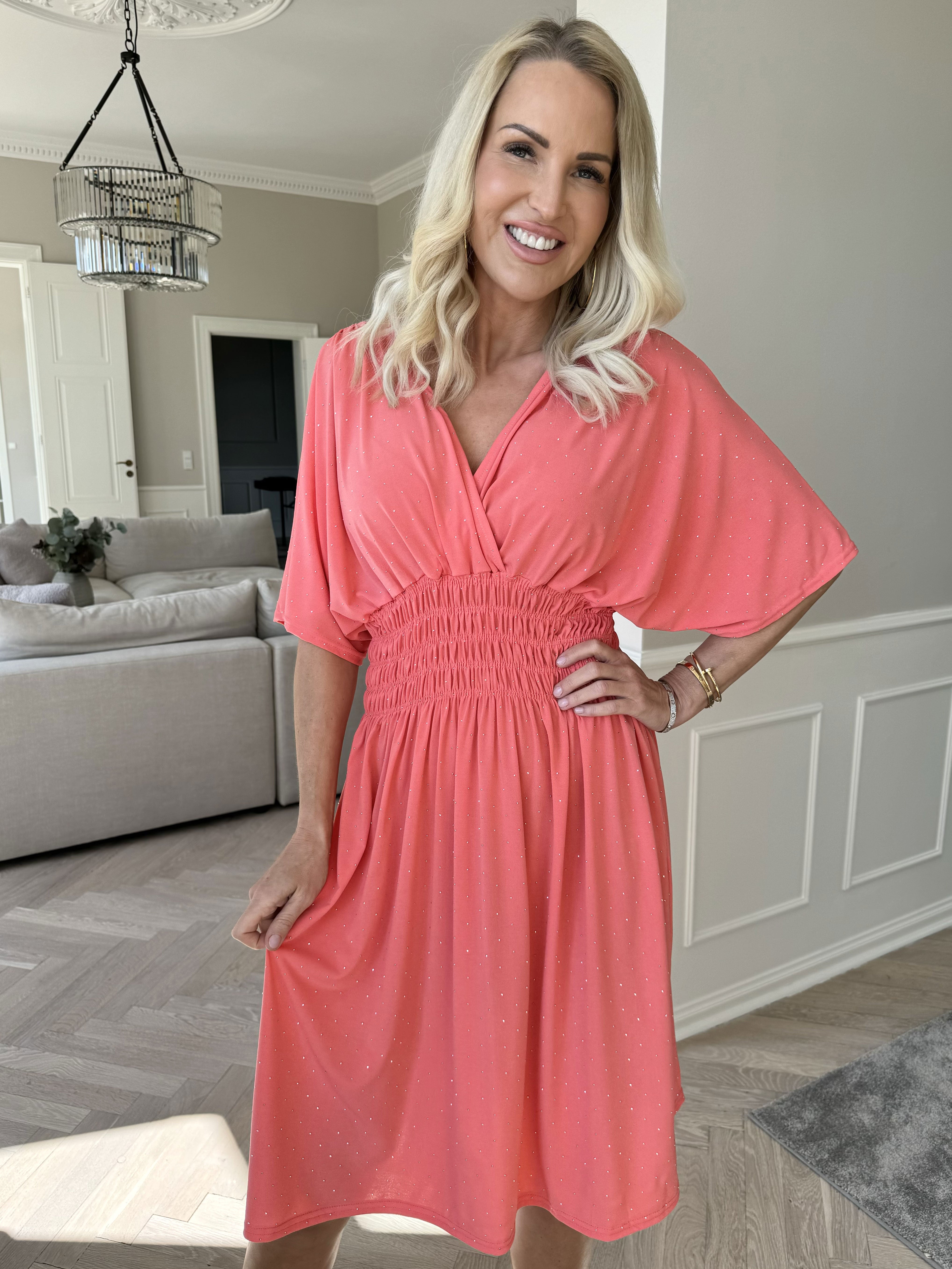 Pams Crystal Short - Kort elastisk kjole med similisten